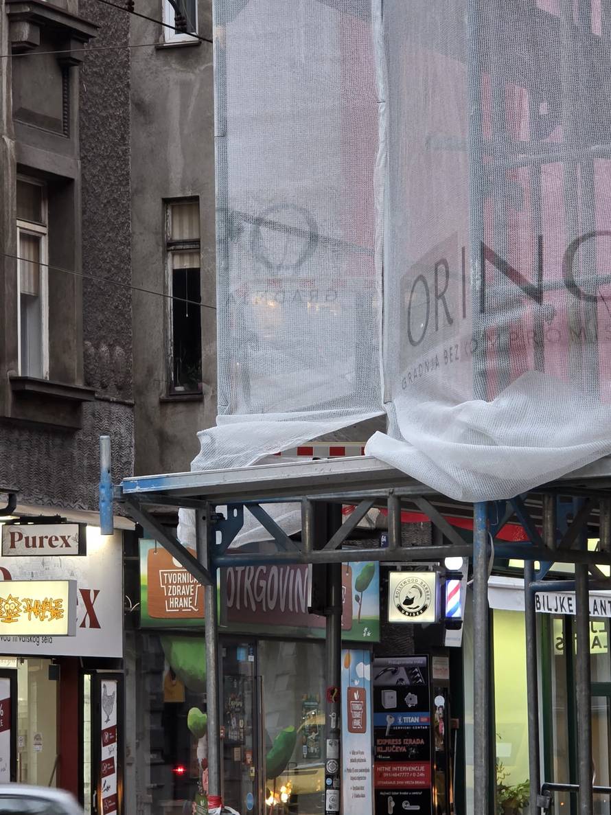 Bizarna scena u Zagrebu: I kak da se ja sad uključim u promet?