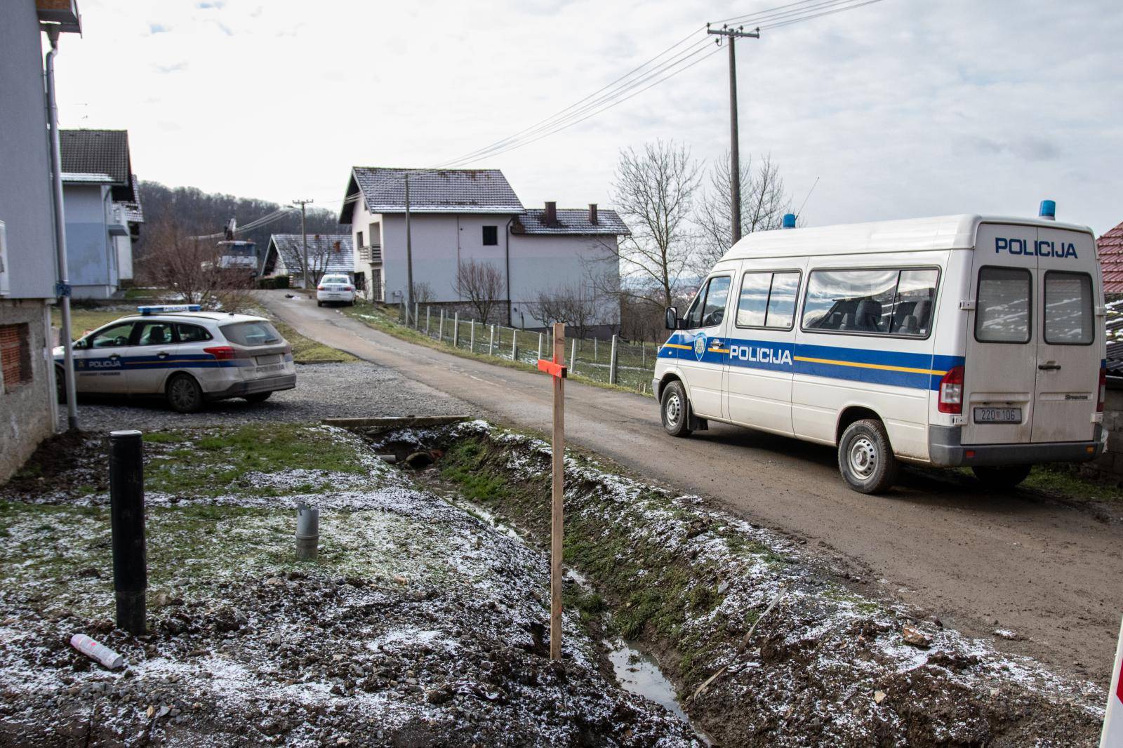 Na radnike HEP-a bacio bombu nakon što su mu došli isključiti struju