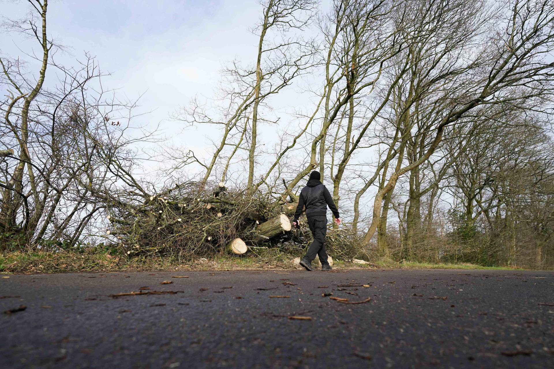 VIDEO Jedna od najgorih oluja u zadnjih 30 godina u Britaniji: 'Ne izlazite, opasno je po život'