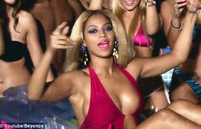 Trudna Beyonce zove na party u vrućim hlačicama i bikiniju