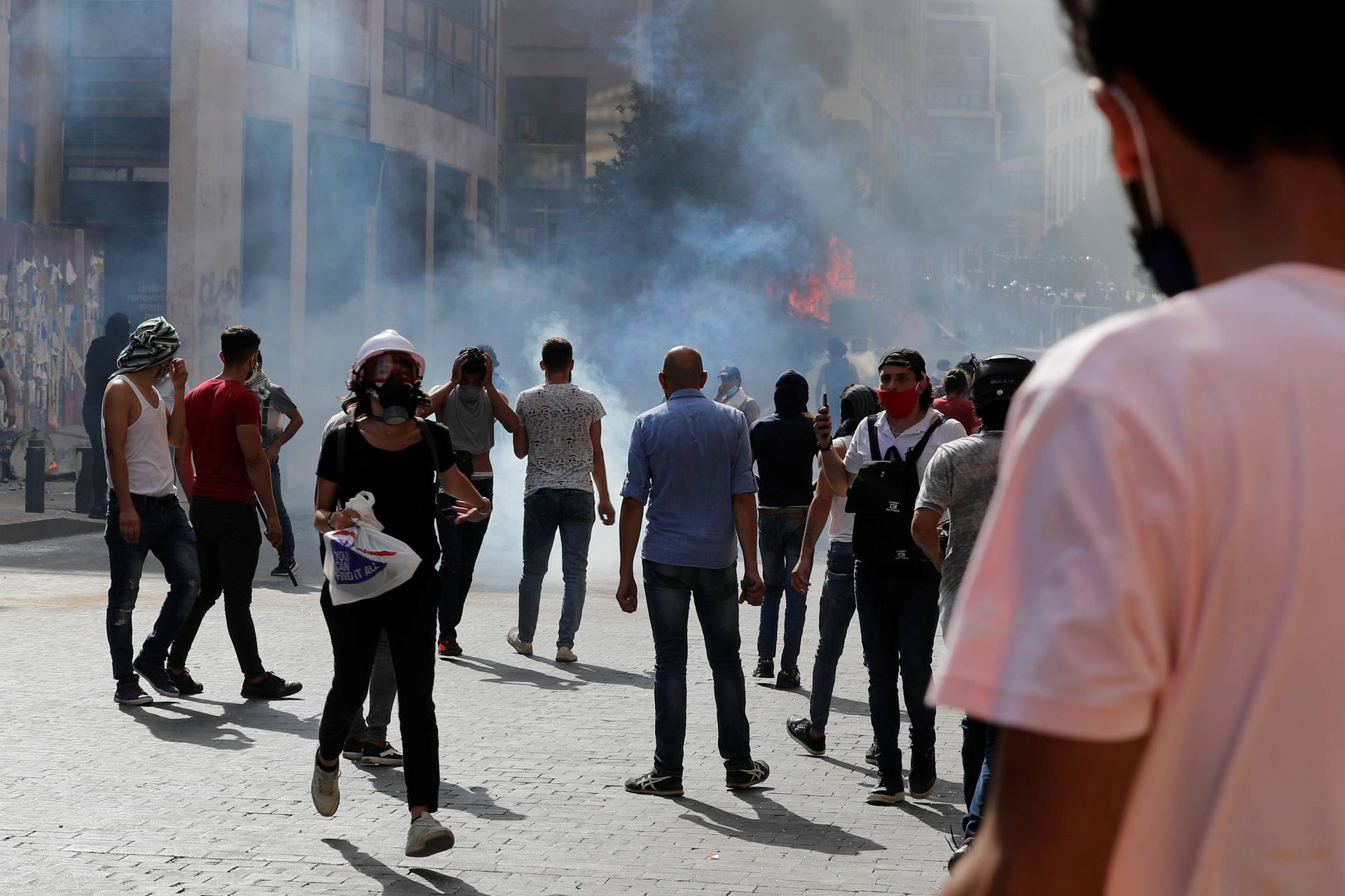 Kaos u Bejrutu: Bijesni građani pokušali ući u parlament