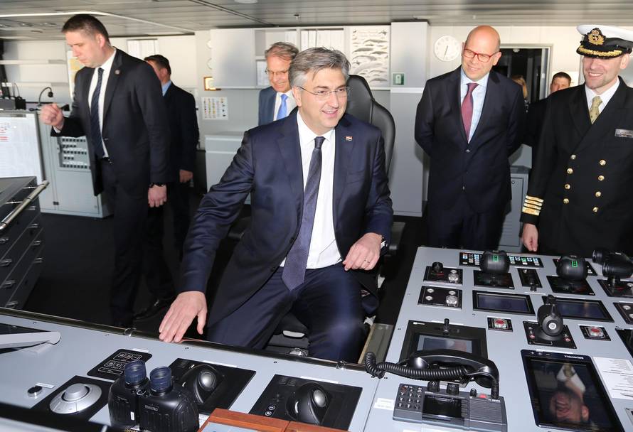 Rijeka: Premijer Plenković obišao polarni kruzer Svenic Eclipse