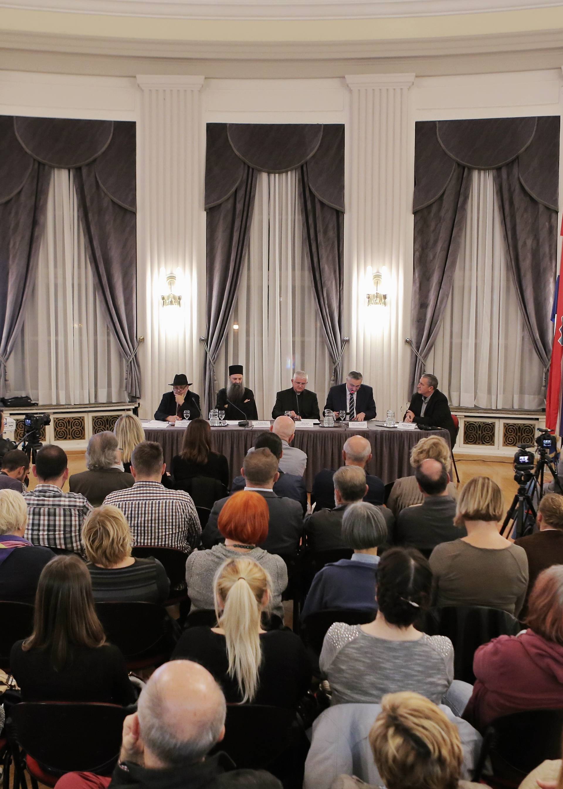 Zagreb: U HND-u odrÅ¾ana tribina "Religijske predrasude kao poticaj mrÅ¾nji"