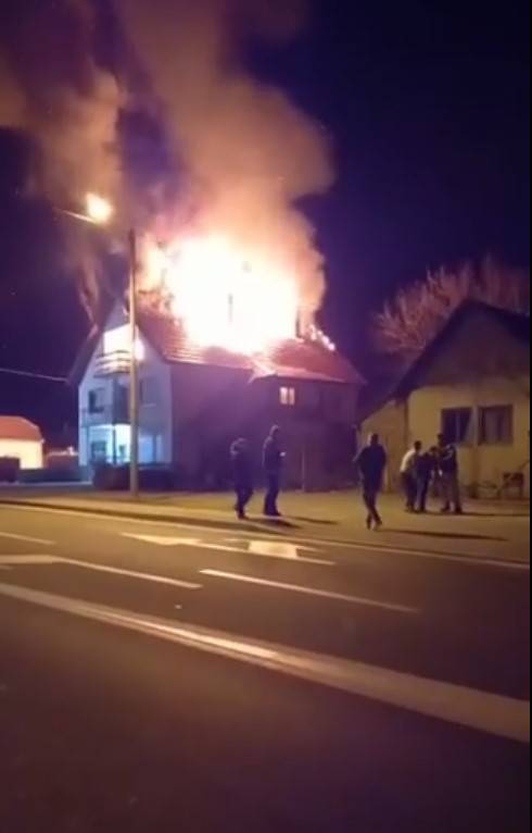 Veliki požar u Severinu: Vatra progutala krov obiteljske kuće