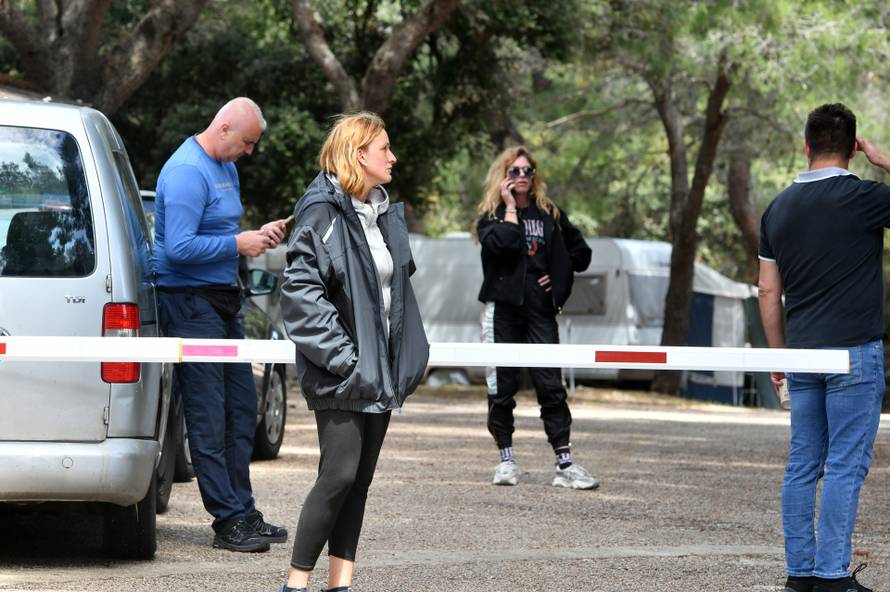 Tisno: Državni inspektorat došao zatvoriti Kamp Jazinu, mještani se pobunili