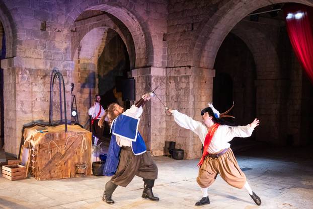Dubrovnik: Otvoren 12. Midsummer Scene Festival premijerom predstave "Jedan za sve"