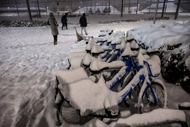 Zagreb: Snijeg pada bez prestanka od jutros