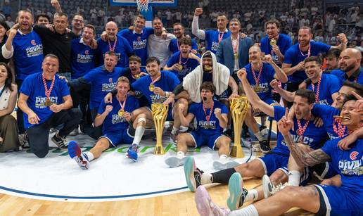 FOTO Suze, &scaron;ampanjac i rezanje mre&zcaron;ice ko&scaron;a. Pogledajte kako je Cibona proslavila 21. titulu