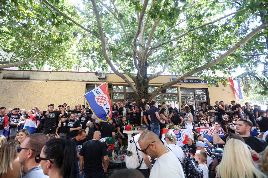 Brojni obožavatelji na ulicama Sinja uoči Thompsonovog koncerta