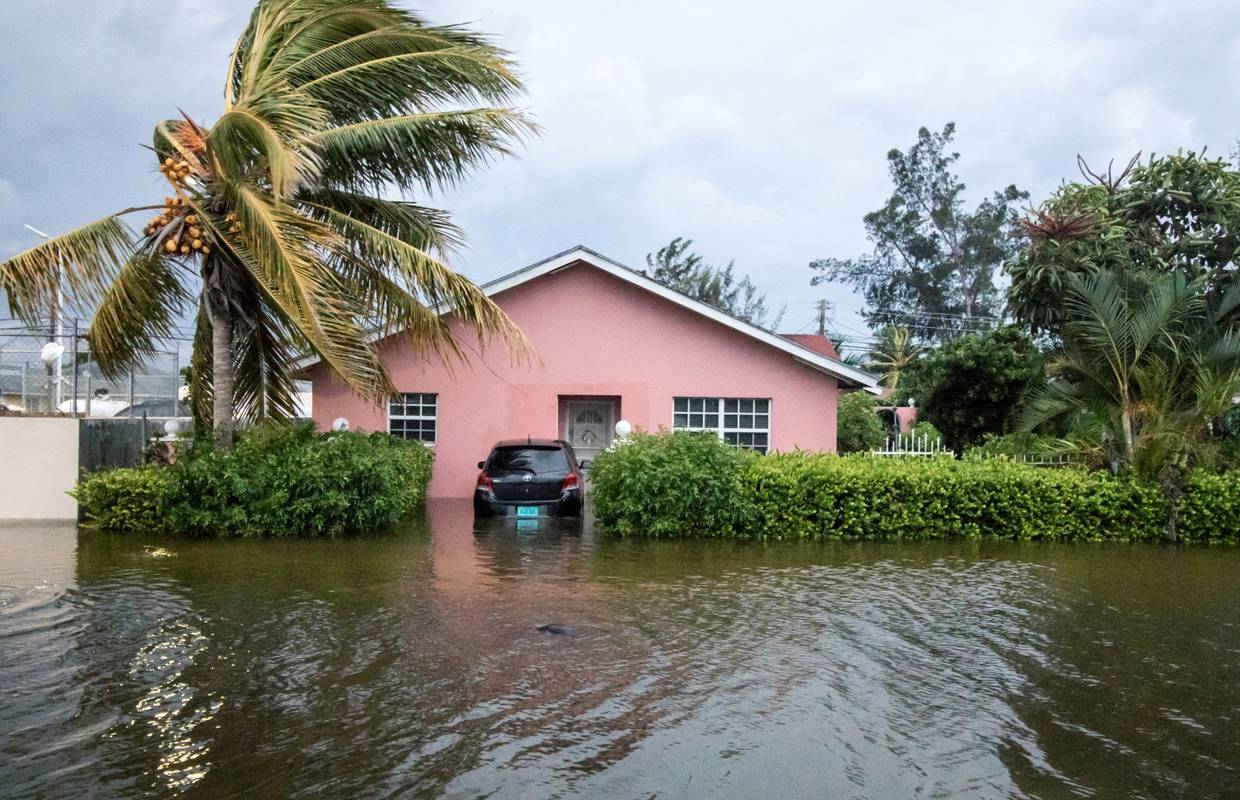 Na Bahamima pet mrtvih, u SAD-u je počela evakuacija