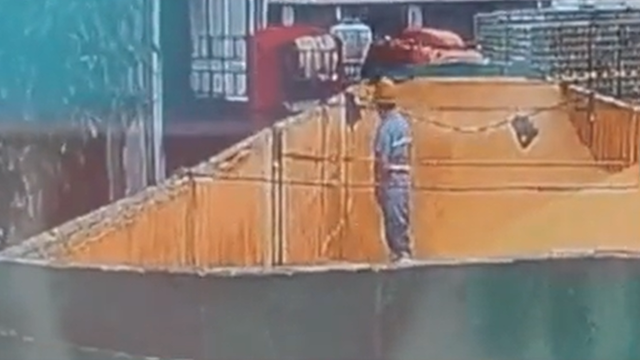 VIDEO Policija  istražuje snimku na kojoj radnik pivovare  urinira u spremnik sa sastojcima