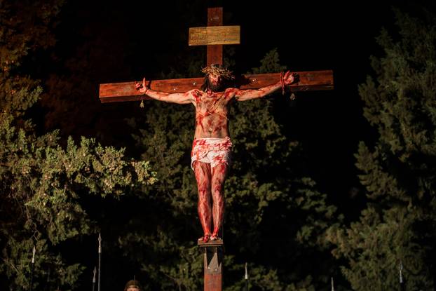 U Imotskom na Cvjetnicu uprizorena „Imotska Muka“, scenski prikaz Muke Gospodina našega Isusa Krista 