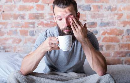 Popiti toplu kavu odmah čim se probudite je krivo - evo i zašto
