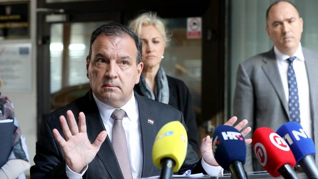 Zagreb: Beroš komentirao slučaj žene kojoj mjesecima, navodno, nisu rekli da ima rak
