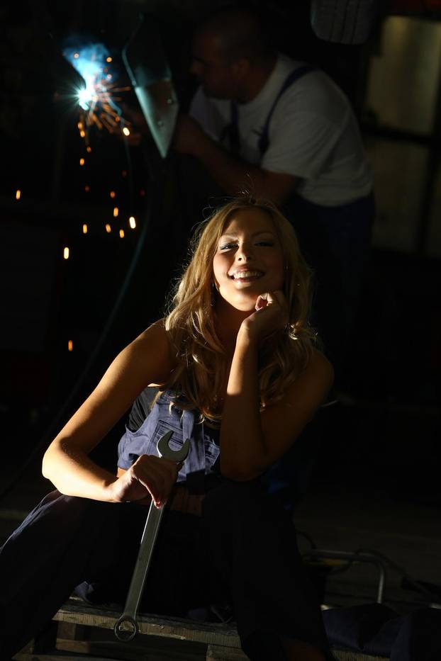 ARHIVA 2010. - Zagreb: Tina Katani? u mehani?arskoj radioni ZET-a