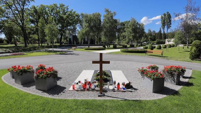 Zagreb: Grob Milana Bandića na Mirogoju