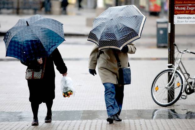 Zagreb: Kiša zamijenila snijeg