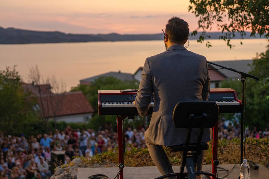 Grašo oduševio koncertom, a imao 'nikad ljepšu predgrupu'