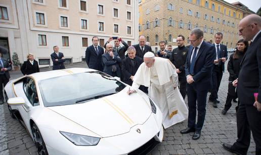 Papa Franjo pozvao prometne policajce: Budite milosrdni...