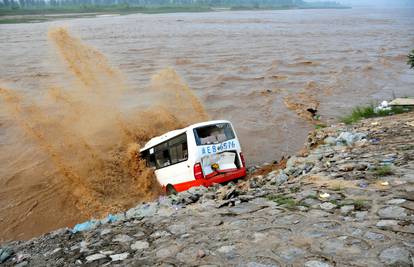 Poplave su odnijele 16 života, evakuirali čak 16 milijuna ljudi