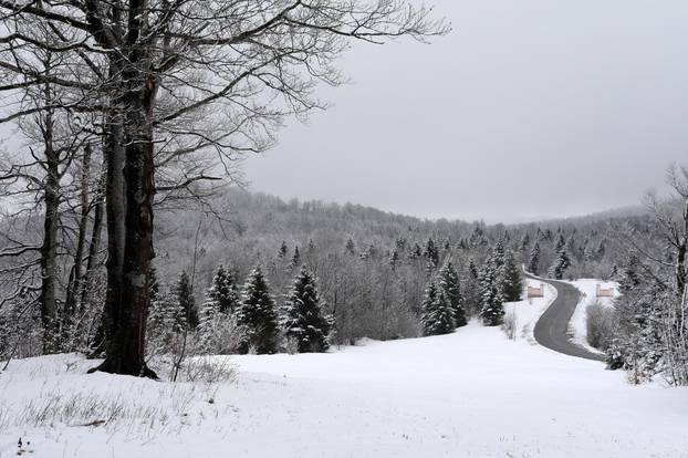 Snježni Uskrs: U Delnicama pao snijeg, a fotografije su čarobne