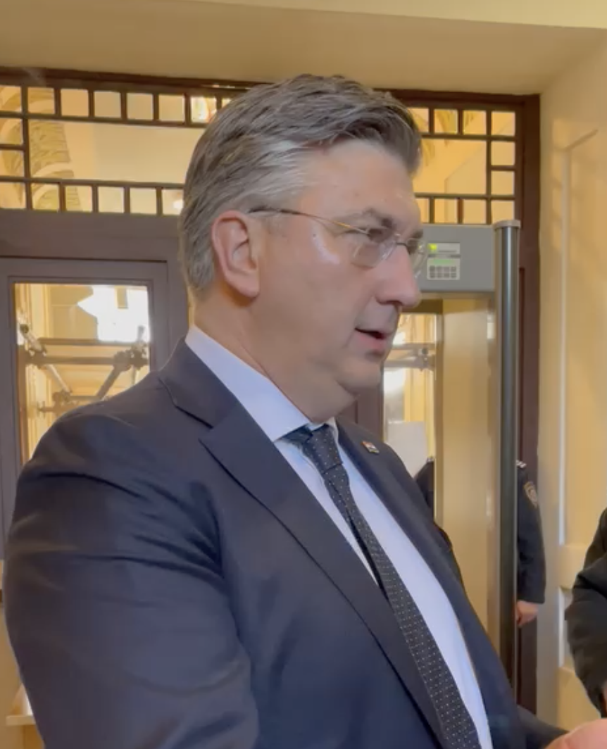 VIDEO Plenković o novim SMS porukama: 'Smiješno je sve skupa, to nema veze sa mnom'