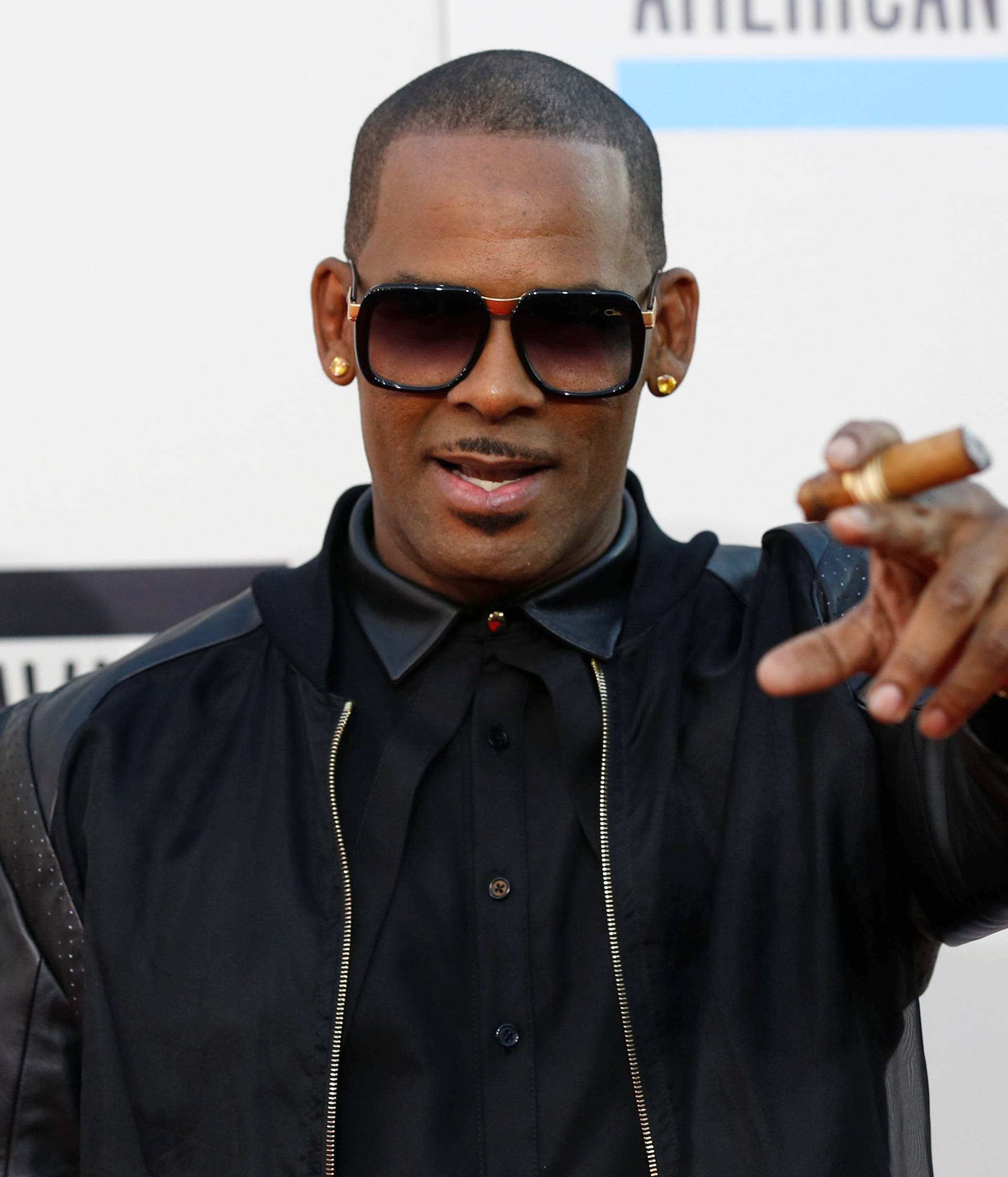 FILE PHOTO: Singer R. Kelly arrives at the 41st American Music Awards in Los Angeles