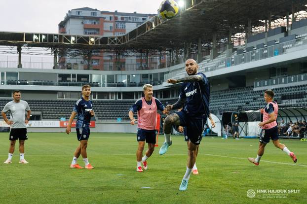 FOTO Hajdukovci odradili zadnji trening prije Zire. Maksimalan fokus, Hrgović čak stao i na gol