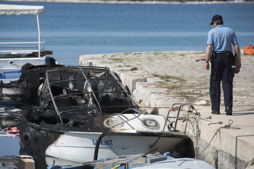 Požar je podmetnut? Izgorjelo šest brodova, šteta je totalna...