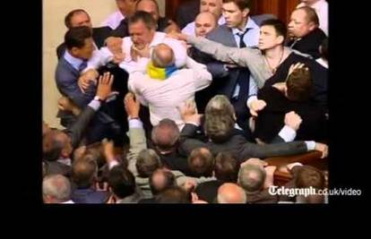 Opća tučnjava u parlamentu: Ukrajinci odlučili prošetati ruke 