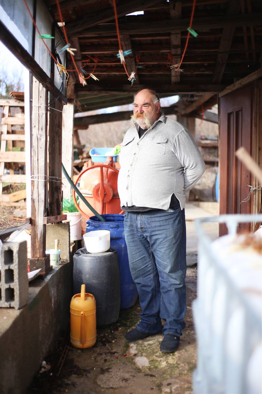 Dobri div Dado dao je 126 doza krvi. Živi u neljudskim uvjetima na početku šume. Htio bi cipele