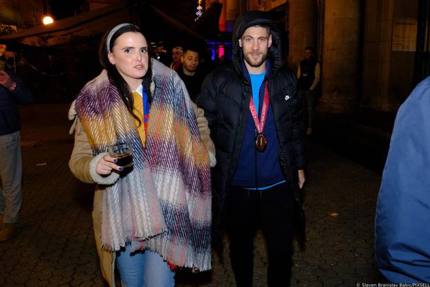 Zagreb: Reprezentativci nakon dočeka na Trgu proslavili u kavani Johann Franck 