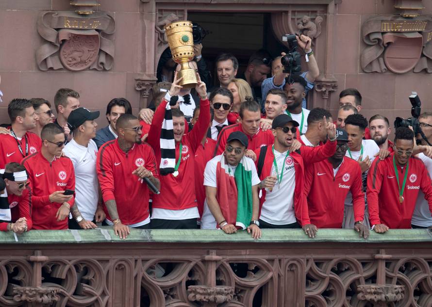 Eintracht Frankfurt win German DFB Cup