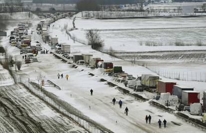 Busevi s hrvatskim učenicima stigli su iz Mađarske u Zagreb