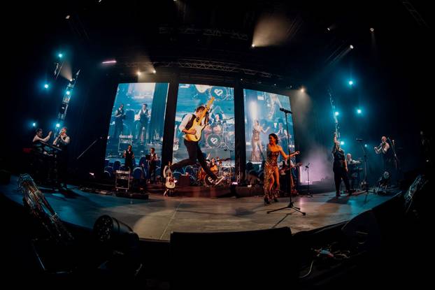 FOTO Severina u izazovnom izdanju oduševila obožavatelje na trosatnom spektaklu u Sisku