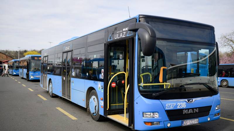 Zagrepčanin: 'Nisam mogao ući u bus zbog romobila'. ZET: Nije definirano, ali ugrožava putnike