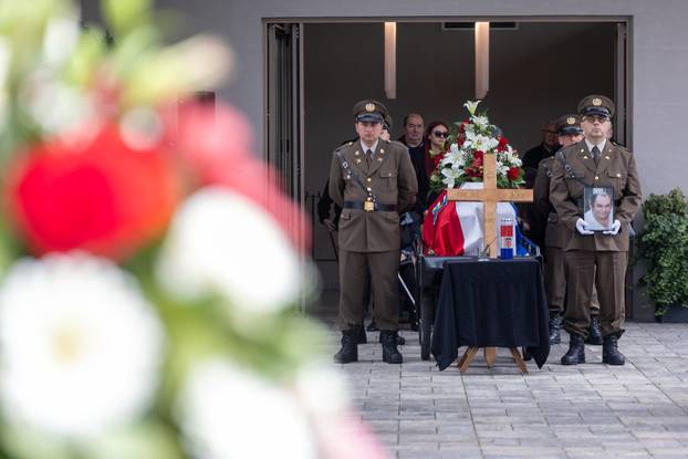 Vukovar: Posljednji ispraćaj i ukop identificiranih posmrtnih ostataka hrvatskog branitelja iz Domovinskog rata Stjepana Patka 