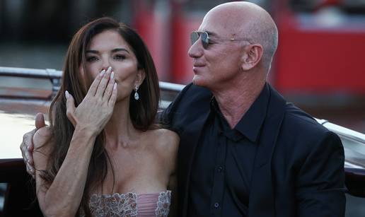 Jeff Bezos i Sanchez su gostima poklonili delicije, ali i šlape?! Evo koliko su potrošili na slavlje