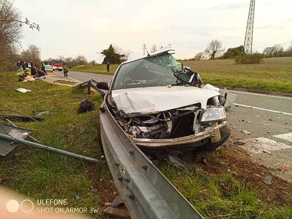 Vozač iz Honde na intenzivnoj, ima teške ozljede. Vatrogasci su ga morali izvlačiti iz automobila