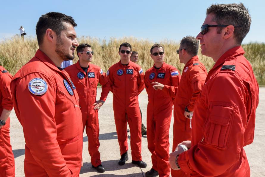 Kraljevska grupa Red Arrows posjetila je naša Krila Oluje