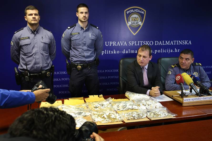 Pljačkali i u Zagrebu?! Bježali su, policajac ih prskao sprejem