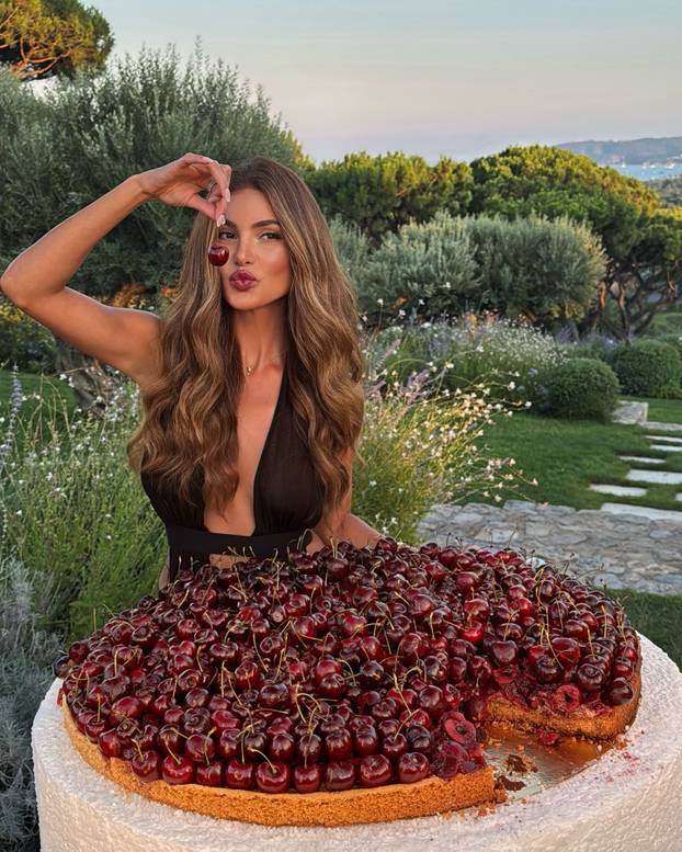 Zbog seksi izgleda je postala prava senzacija: Njezina kosa je njezin zaštitni znak