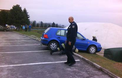 Umjesto kočnice stisnula gas i sjurila se na igralište