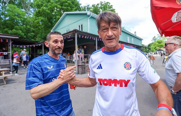 SP 2026 Mississauga: Fenomenalan susret hrvatskih navijača, Dinamovac ljubio grb Hajduka a Hajdukovac Dinama