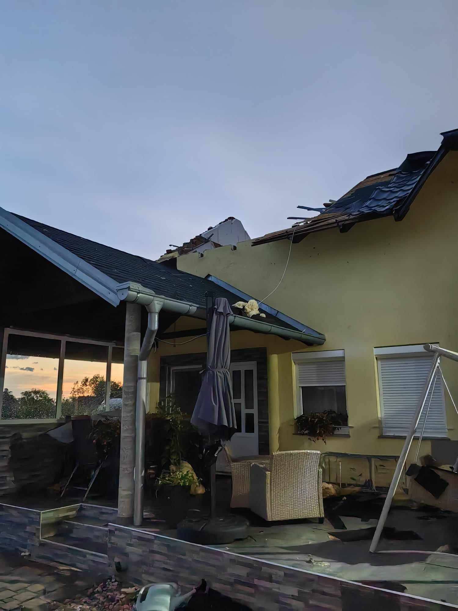 FOTO: Cerna je razorena u oluji, stradala nam je škola, a već četiri dana nemamo ni struje!