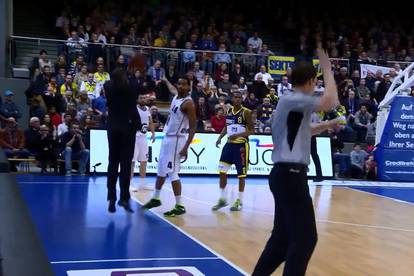 Trenerova trica 's parkinga': Tyron McCoy u 'vjerovali ili ne'