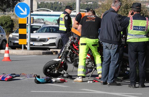 Split: U sudaru s osobnim vozilom poginuo motorist