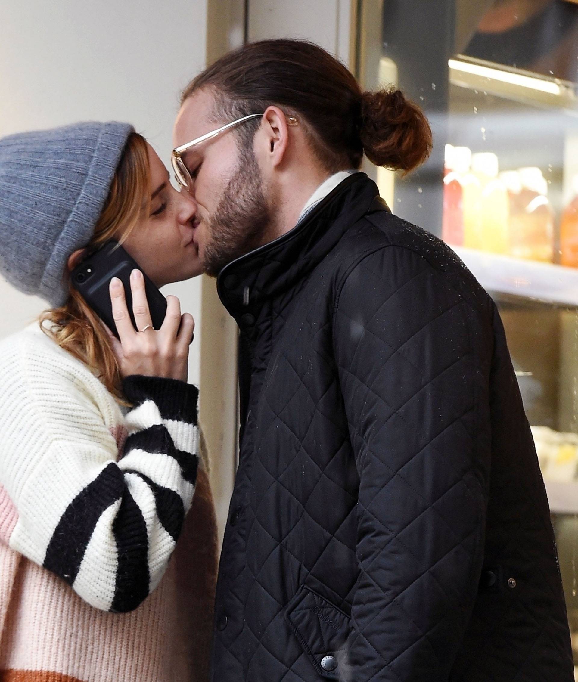 *PREMIUM-EXCLUSIVE* STRICTLY NOT AVAILABLE FOR ONLINE USAGE UNTIL 21:45PM UK TIME ON 25/10/2019 - MUST CALL FOR PRICING BEFORE USAGE - Harry Potter British Actress Emma Watson seen passionately kissing a mystery man while out for lunch in London.