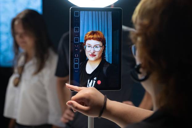 Zagreb: Otvorenje izložbe Skin(s)care - između njege i nasilja