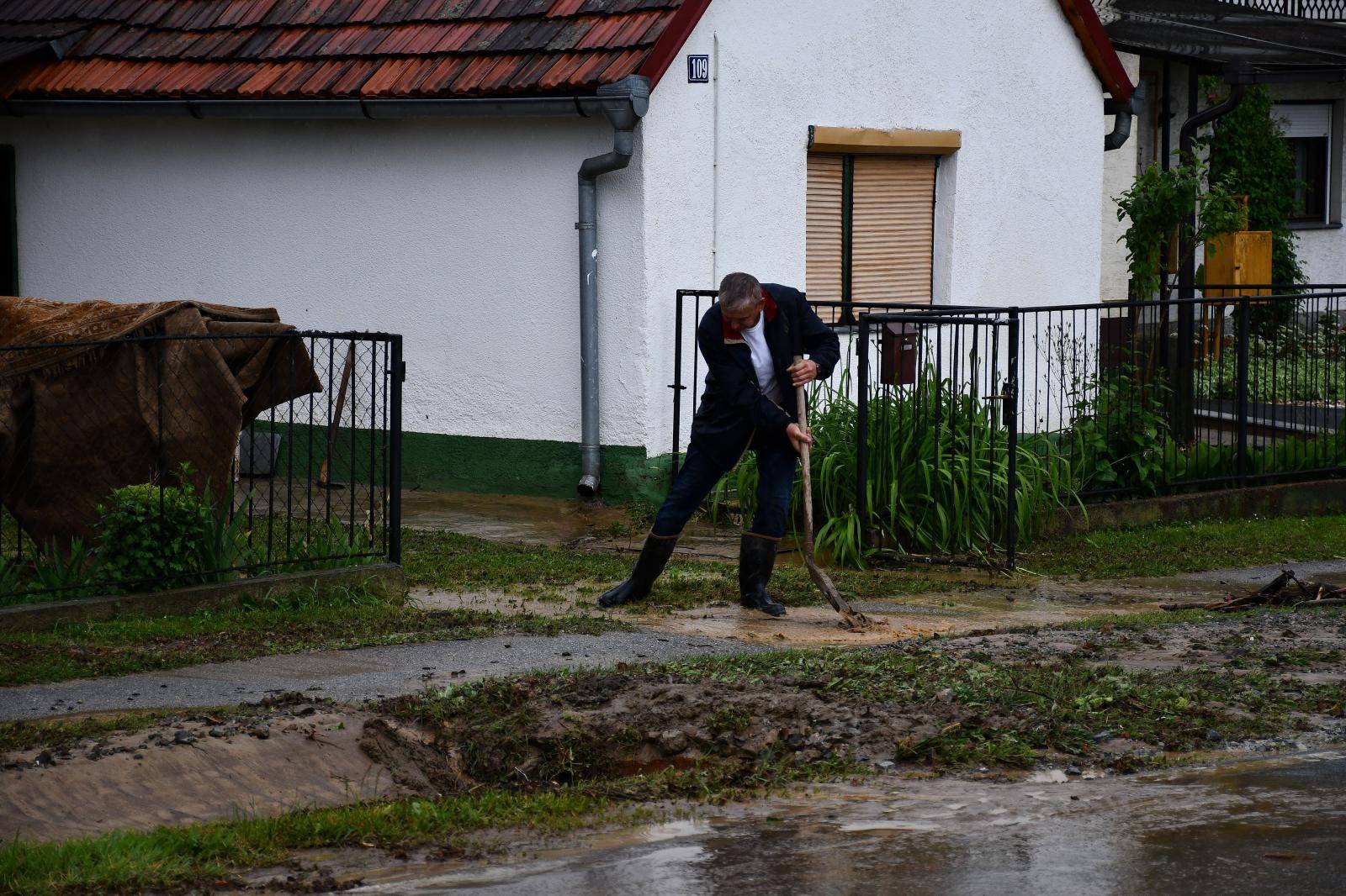 Vidovci: Jako nevrijeme pogodilo požeštinu